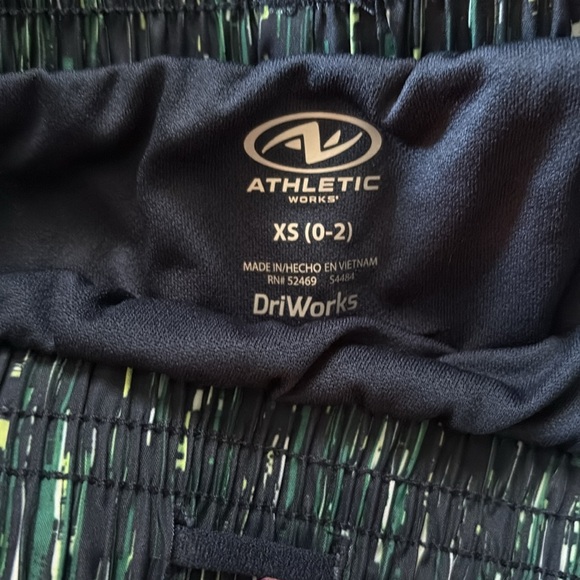 ATHLETIC WORKS SHORTS 🏋️‍♀️ - Picture 4 of 5